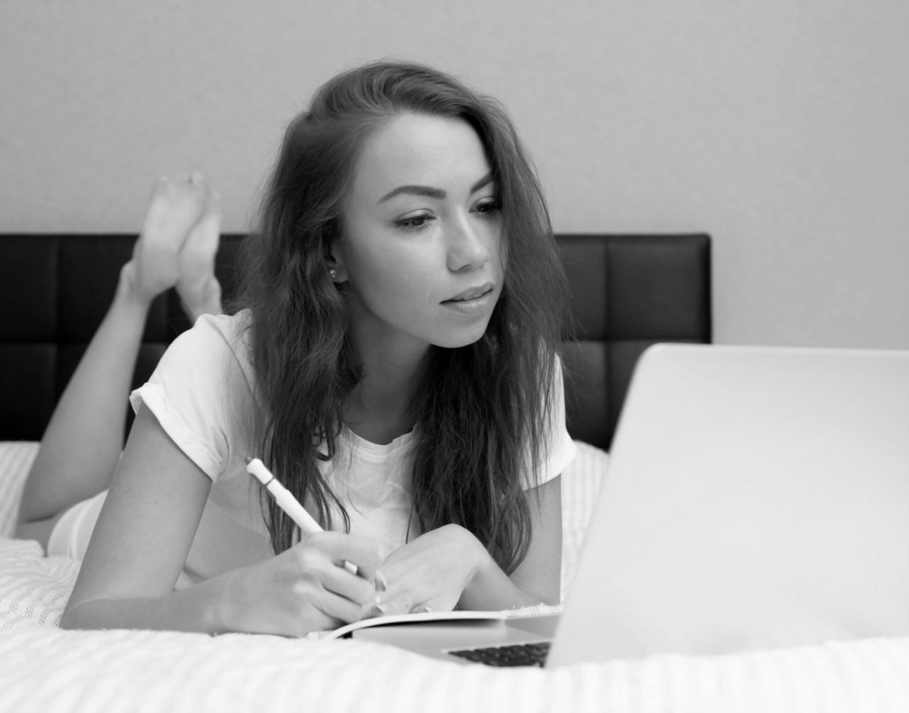 Detaillierte Finanzanalyse mit Dokumenten und Datenauswertung