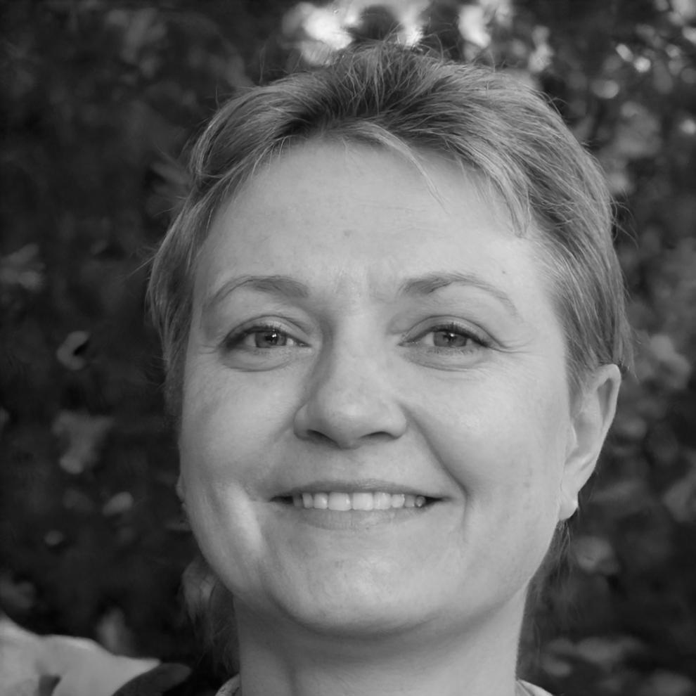 Finanzexpertin bei der Analyse von Rentabilitätsdaten